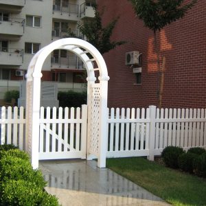 Gard PVC model Birmingham-D, cu pergolă, loc joacă Emerald Residence, București