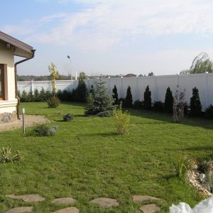 Gard model Dallas (in partea dreaptă), Drumul Muntele Găina, București