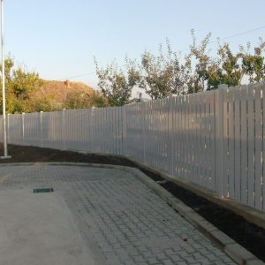 Gard PVC Los Angeles, stație carburanți Petrom Cristuru Secuiesc, HG intalat în anul 2008