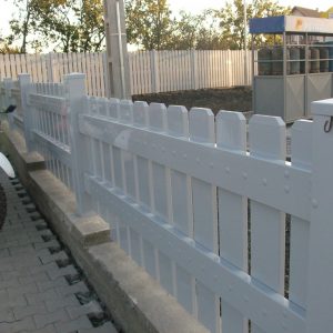 Gard PVC Los Angeles, stație carburanți Petrom Cristuru Secuiesc, HG intalat în anul 2008 (detaliu)