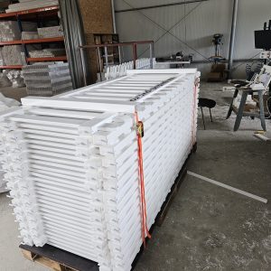 Gard PVC mobil împachetat pentru livrare la închiriere