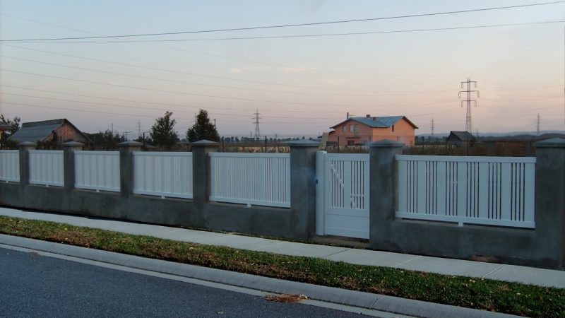 Gard PVC model Arizona Dragomirna, SV