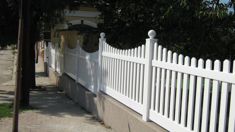 Gard PVC model Birmingham-C cu soclu în trepte, Giurgiu, GR