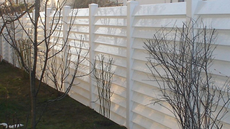 Gard PVC model Blinds, reședință Ploiești