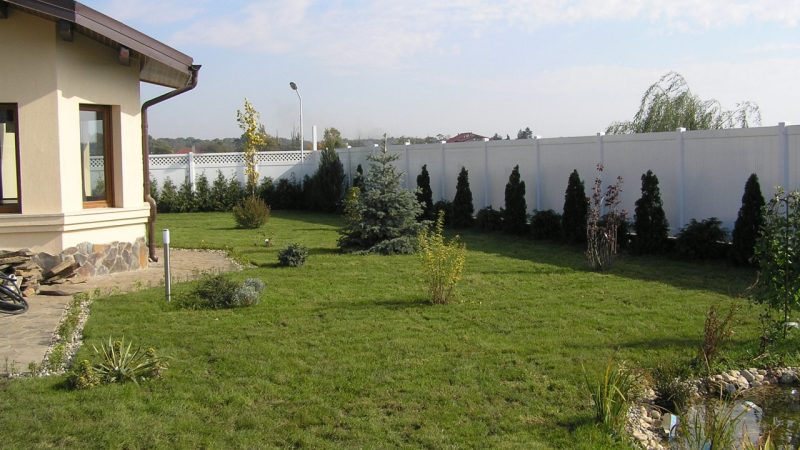 Gard model Dallas (in partea dreaptă), Drumul Muntele Găina, București