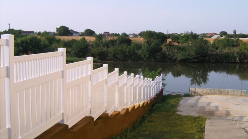 Gard PVC model Kentucky, lacul Pasărea (Pădurea Cernica), IF