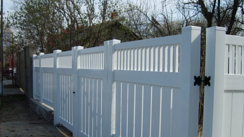 Gard PVC model Kentucky, com. Gruiu, IF (detaliu poartă)