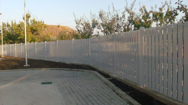 Gard PVC Los Angeles, stație carburanți Petrom Cristuru Secuiesc, HG intalat în anul 2008