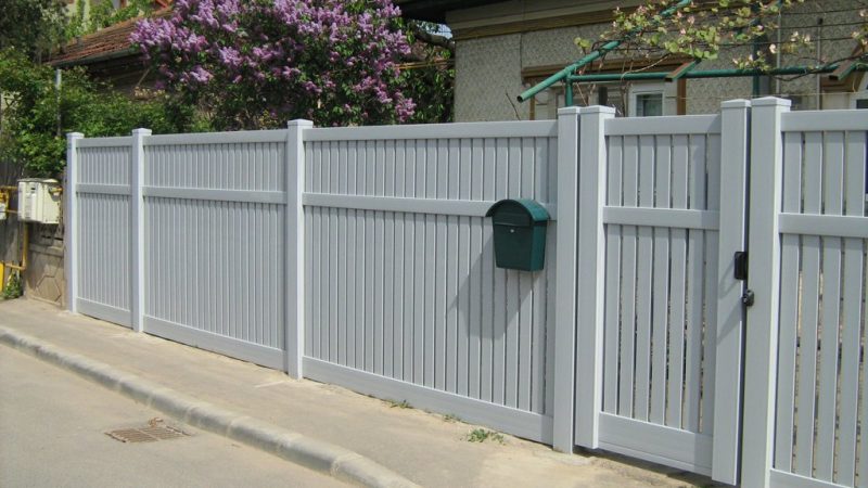 Gard PVC model New York, str. Televiziunii nr.6, București, an instalare 2009 (detaliu poartă)