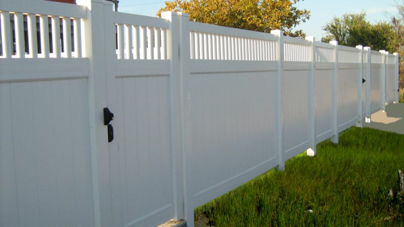 Gard PVC model Seattle-I, Pantelimon, IF (detaliu poartă)