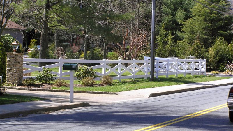 Gard PVC model Texas R (foto stradă Smithtown, NY)